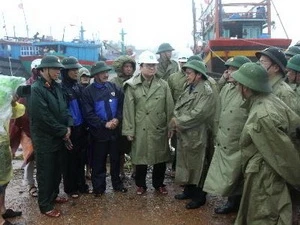 越南政府副总理黄忠海和政府工作组已赴各省视察十号台风应对防范工作